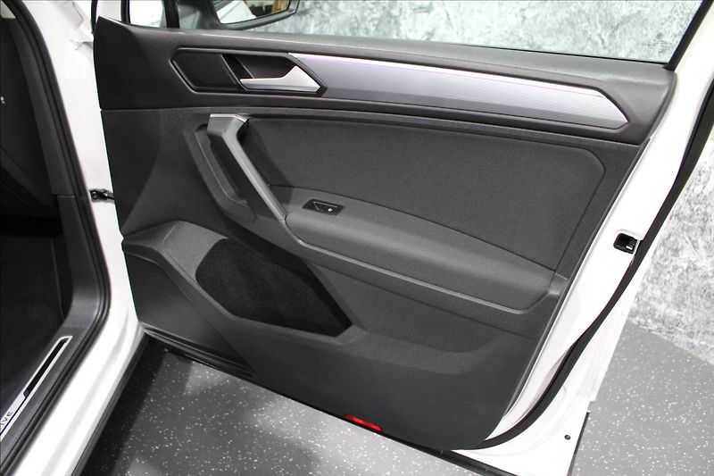 Volkswagen Tiguan 1,5 TSI Active 1.majitel - fotka 11 z 33