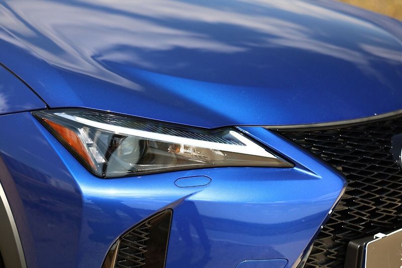 Lexus UX 300h 300H 2,0 HEV F SPORT DESIGN - fotka 3 z 28