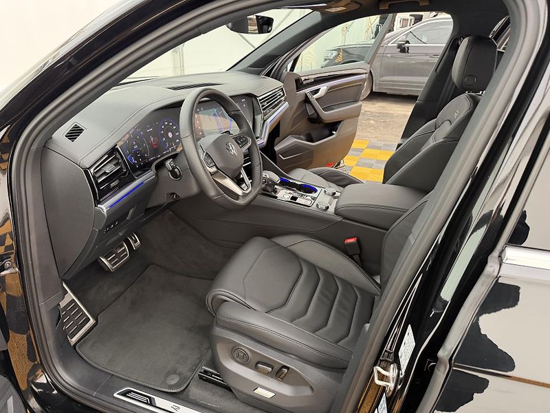 Volkswagen Touareg 3.0Tdi*1-MAJ*DPH*HUD*R-LINE* - fotka 8 z 45
