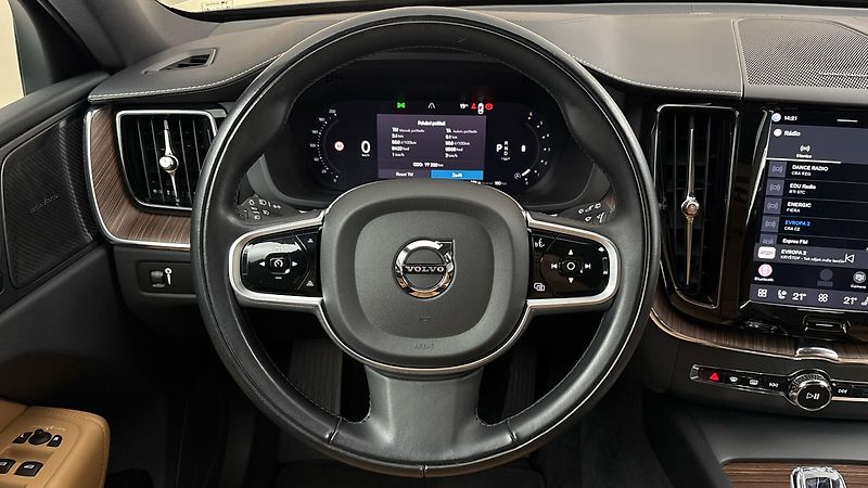 Volvo XC60 2.0 B5 AUT AWD Inscription - fotka 9 z 31