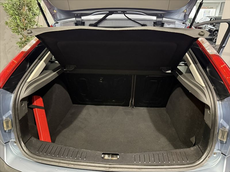 Ford Focus 1,6   i KLIMA STK 02/28 ALU - fotka 16 z 17