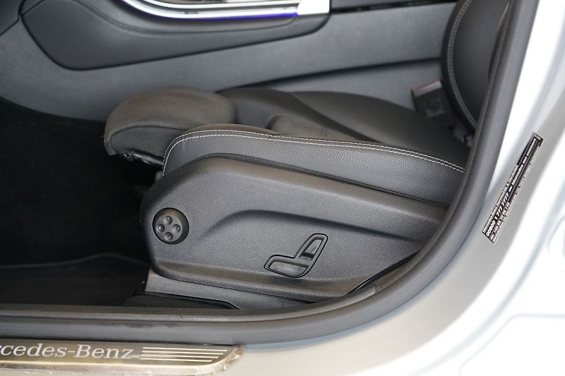 Mercedes-Benz GLC 300d 4M AMG, Nezávislé, Tažné - fotka 22 z 48