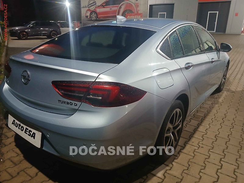Opel Insignia (2017) 2.0 CDTi - fotka 2 z 3
