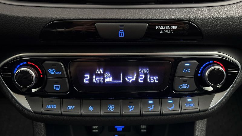 Hyundai i30 1.5 T-GDI Smart Kombi - fotka 13 z 23