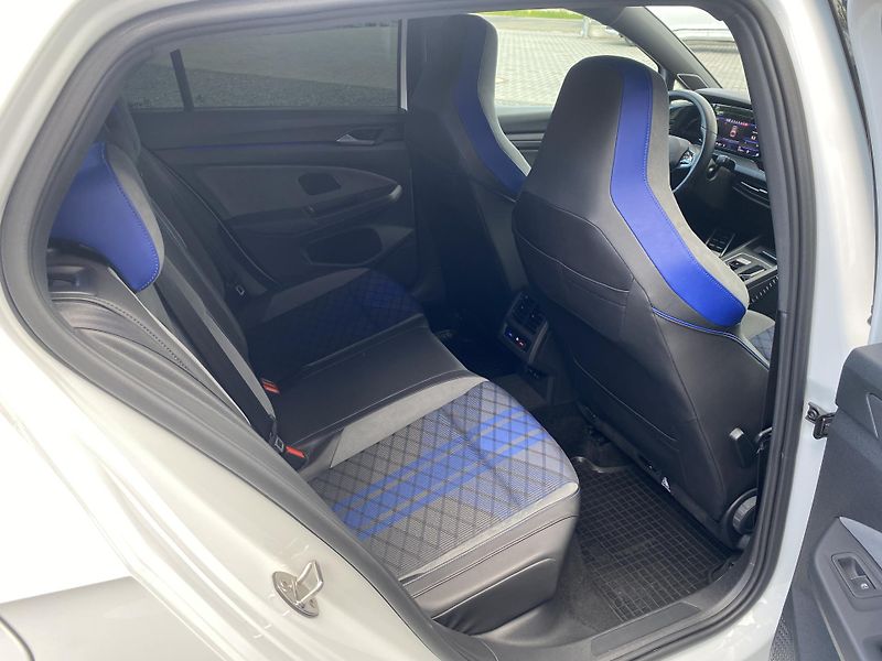 Volkswagen Golf 2.0 TSI 235kW-R-PERFORMANCE - fotka 39 z 41