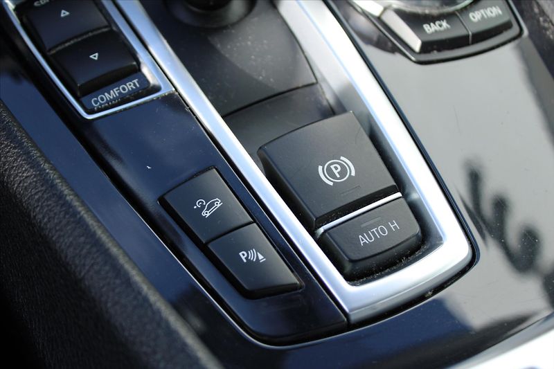 BMW Řada 5 530d GT xDrive LUXURY NAVI - fotka 24 z 27