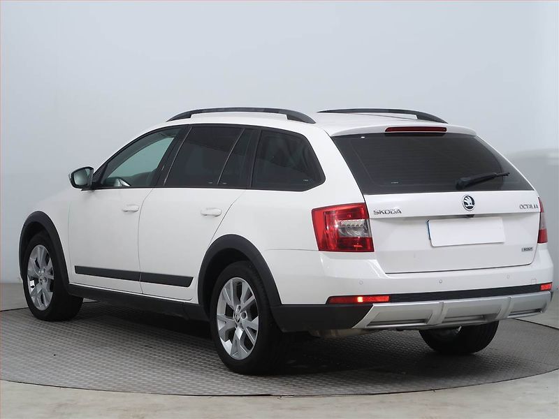 Škoda Octavia (2015) Scout 2.0 TDI, 4X4, Automat - fotka 4 z 14