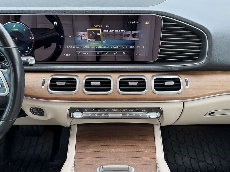 Mercedes-Benz GLE 300 d 4MATIC AMG Burmester - fotka 19 z 37