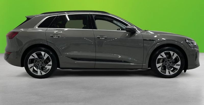 Audi Q8 e-tron 55 Q 360kam Pano Matrix Tažné - fotka 3 z 23