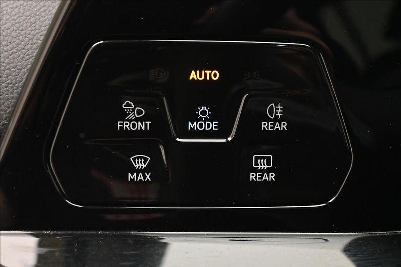 Volkswagen Golf 2,0 TDI 110 kW Life Záruka až - fotka 27 z 32