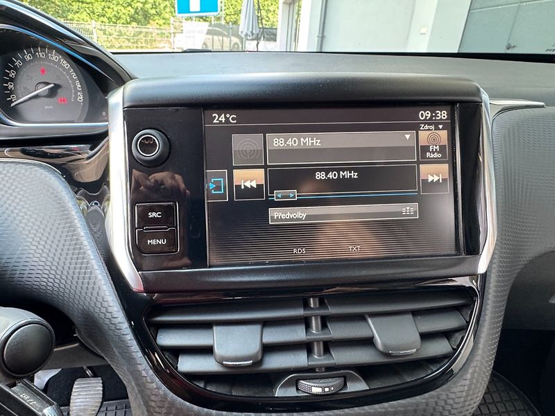 Peugeot 2008 (2016) 1.6 HDi GT-line - fotka 23 z 38