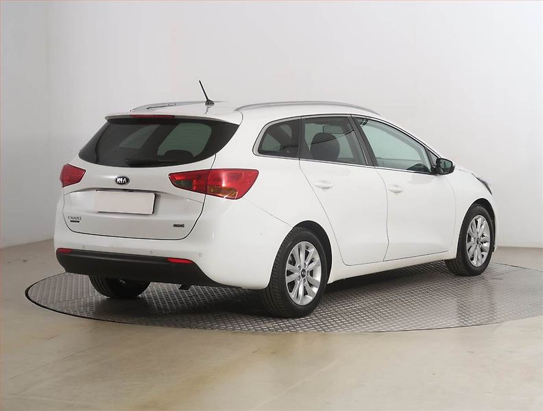 Kia Ceed (2018) 1.6 CRDi, Serv.kniha, Tempomat - fotka 5 z 17