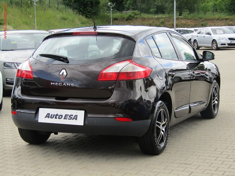 Renault Mégane (2014) 1.6i, 1.maj,ČR, autoAC, temp - fotka 5 z 18