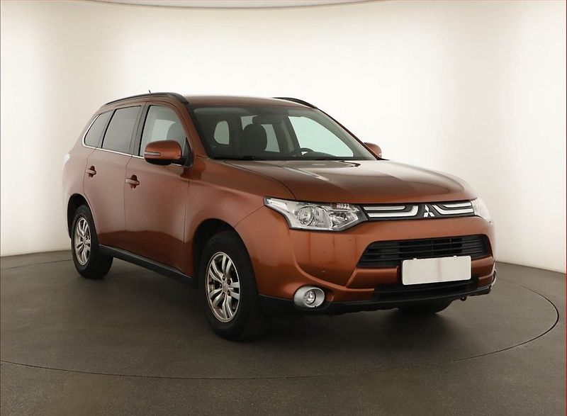 Mitsubishi Outlander (2012) 2.0, 4X4, Automat, Tempomat - fotografie inzerátu