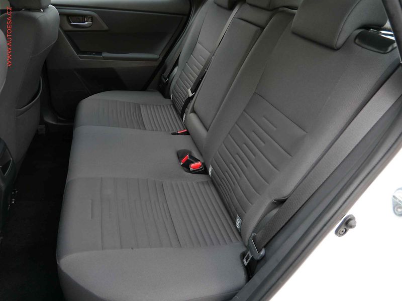 Toyota Auris (2019) 1.6i, ČR, AC, tempo - fotka 10 z 20