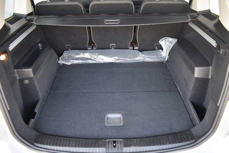 Volkswagen Touran (2021) 2.0TDI 110kW DSG, tažné - fotka 12 z 21