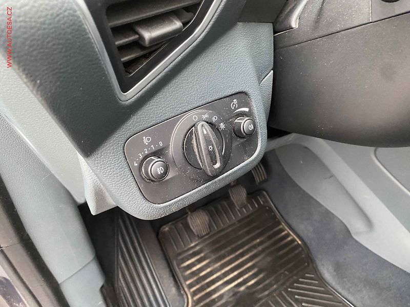 Ford C-MAX (2014) 1.6 TDCi, Titanium, kamera - fotka 15 z 17