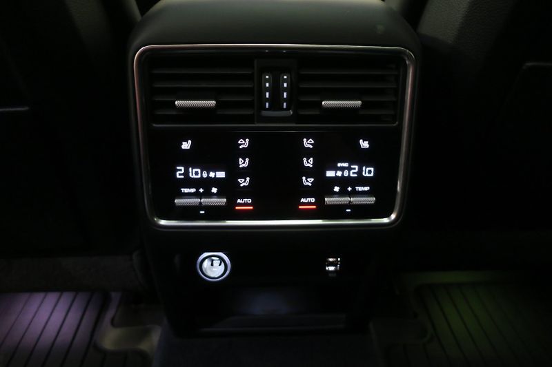 Porsche Cayenne (2019) Coupe 3.0 V6 Tiptronic Vzduch - fotka 26 z 42