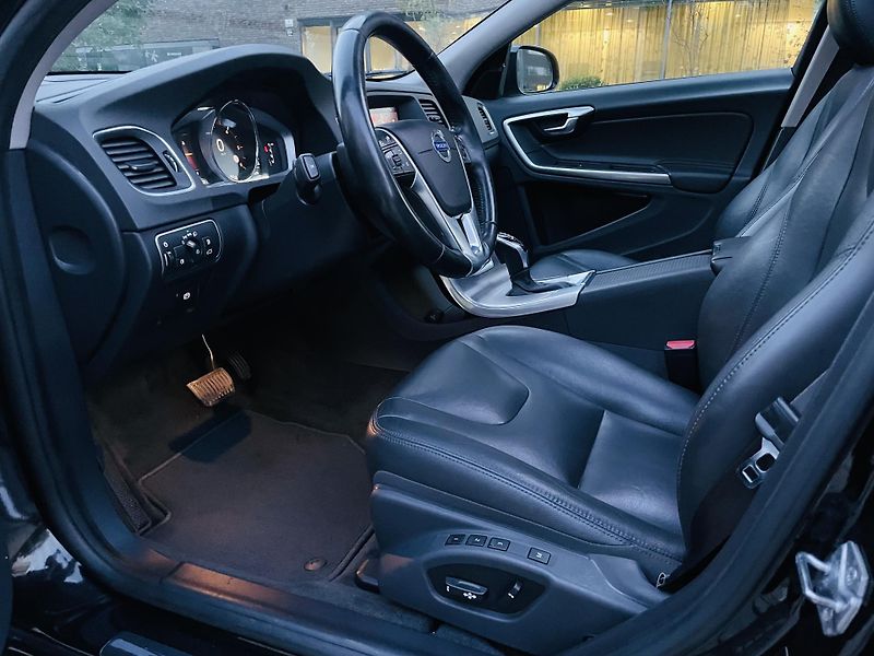 Volvo V60 2.4D4 5V AUTOMAT KAMERA TAŽNÉ - fotka 27 z 46