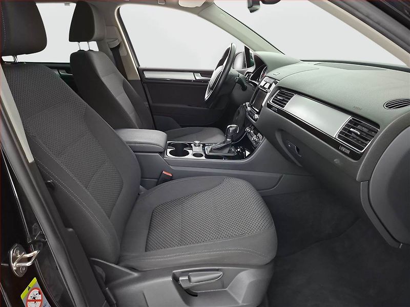 Volkswagen Touareg (2012) 3.0 TDI, 4X4, Automat - fotka 9 z 21
