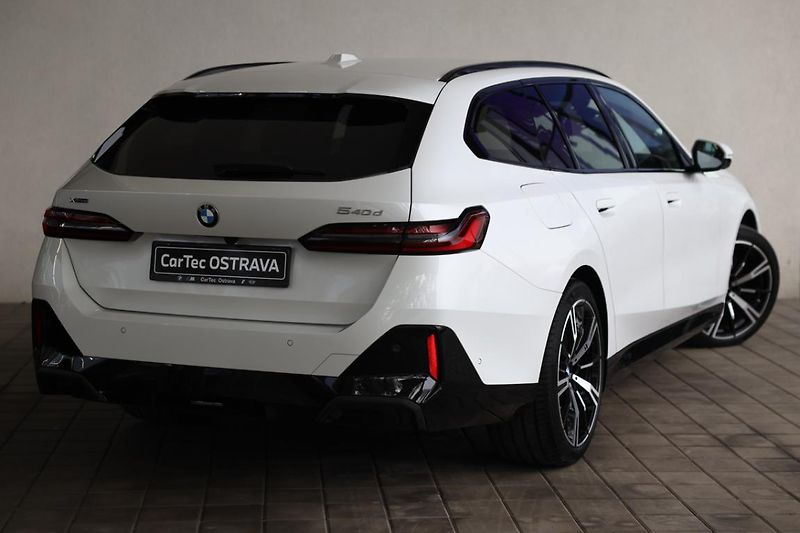 BMW Řada 5 540d xDrive Touring - fotka 3 z 18