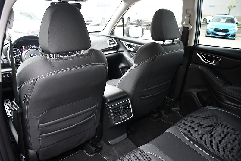 Subaru Forester e-BOXER ACC CARPLAY KAMERA - fotka 18 z 53