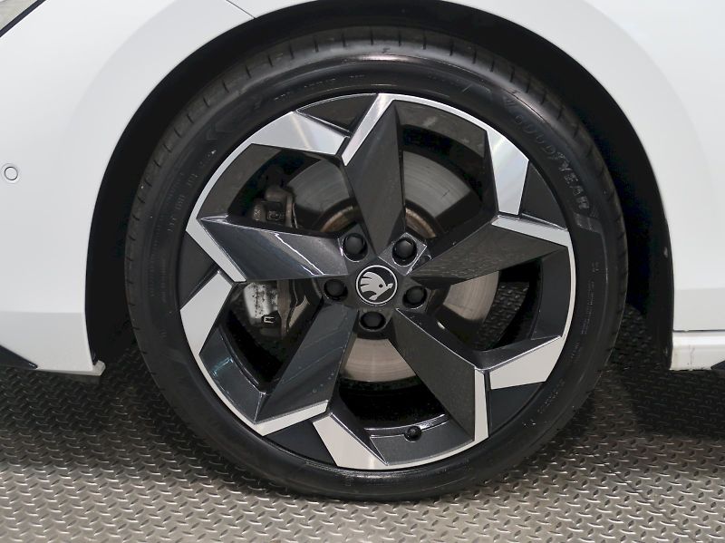 Škoda Superb (2025) SPORTLINE 2.0TDI 142KW 4x4 DSG - fotka 12 z 48