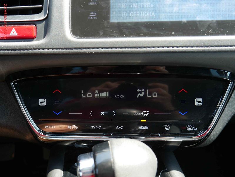 Honda HR-V (2016) 1.5 VTEC, 1.maj,ČR, AT, park - fotka 17 z 19
