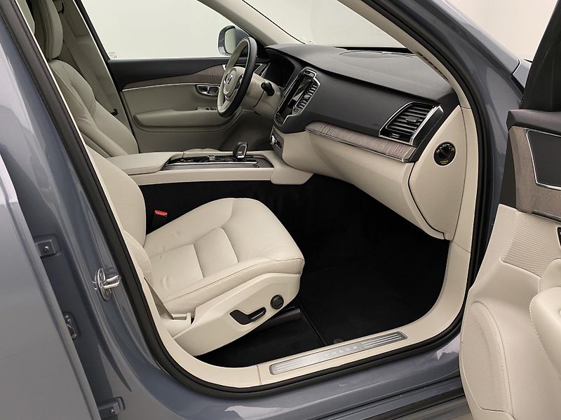 Volvo XC90 B5 AWD CORE AUT CZ - fotka 24 z 58