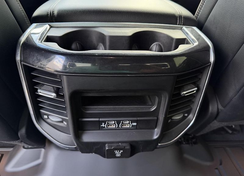 Dodge RAM (2019) +HEMI+LARAMIE+OFFROAD PAKET+ - fotka 22 z 22