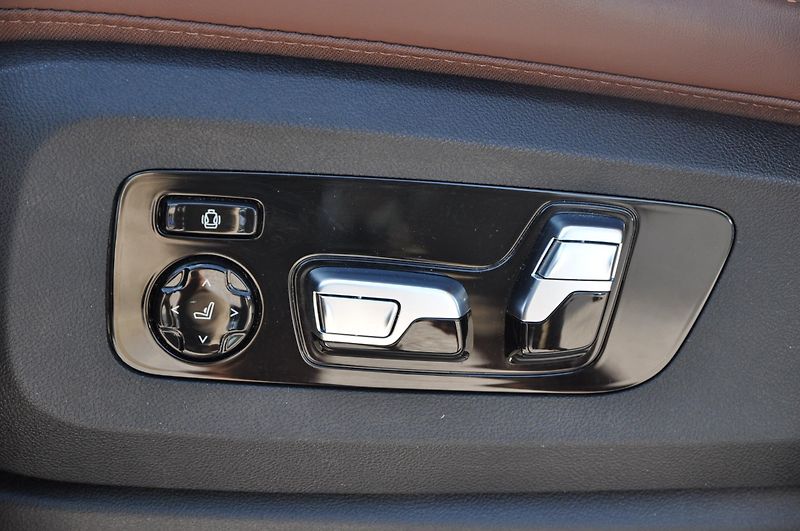 BMW X5 xDrive 40d 250kW - fotka 33 z 36