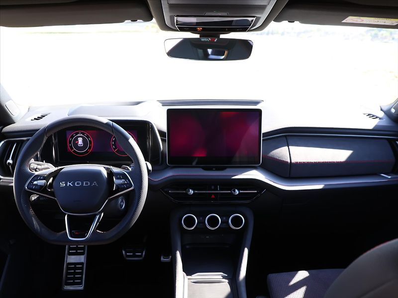Škoda Kodiaq 2,0 TSI DSG 4x4 RS DPH - fotka 26 z 33