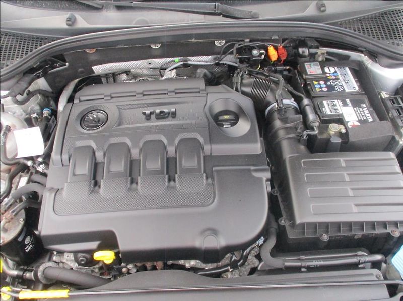 Škoda Octavia 2,0 TDI, serviska, digi klima, - fotka 31 z 49