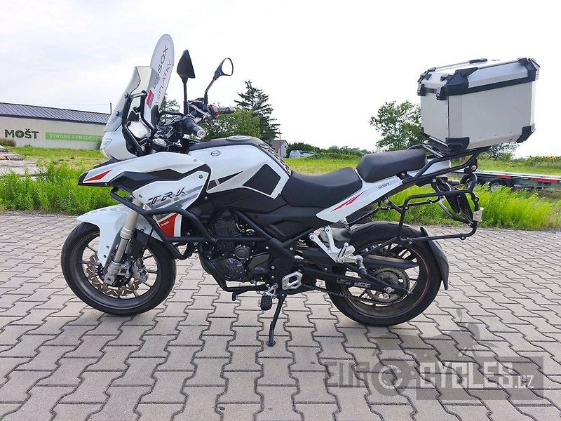 Benelli TRK 251 (2024) - fotka 2 z 11