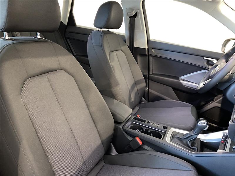 Audi Q3 1,5 35 TFSI S tronic - fotka 8 z 24