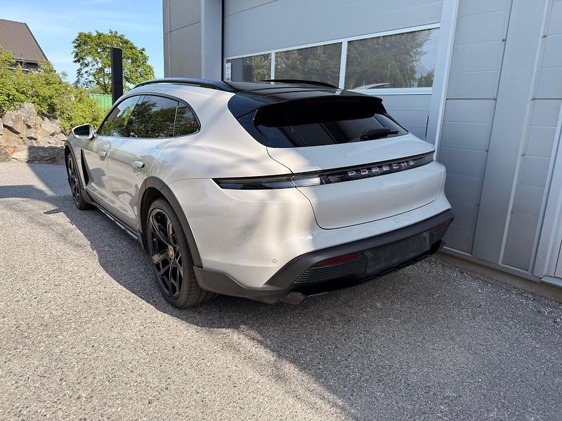 Porsche Taycan (2021) 4S Cross Turismo 21”, BOSE - fotka 2 z 14