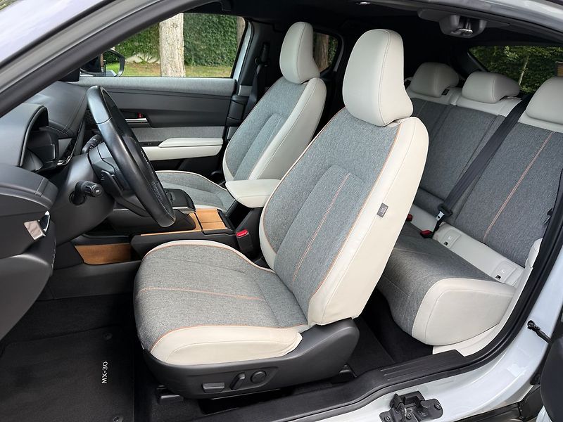 Mazda MX-30 e-Skyactive BOSE / 360° kamera - fotka 13 z 37