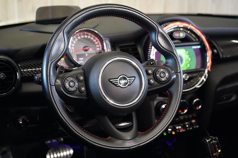 Mini Cooper JCW Cabrio, ACC, H/K, HUD - fotka 22 z 43