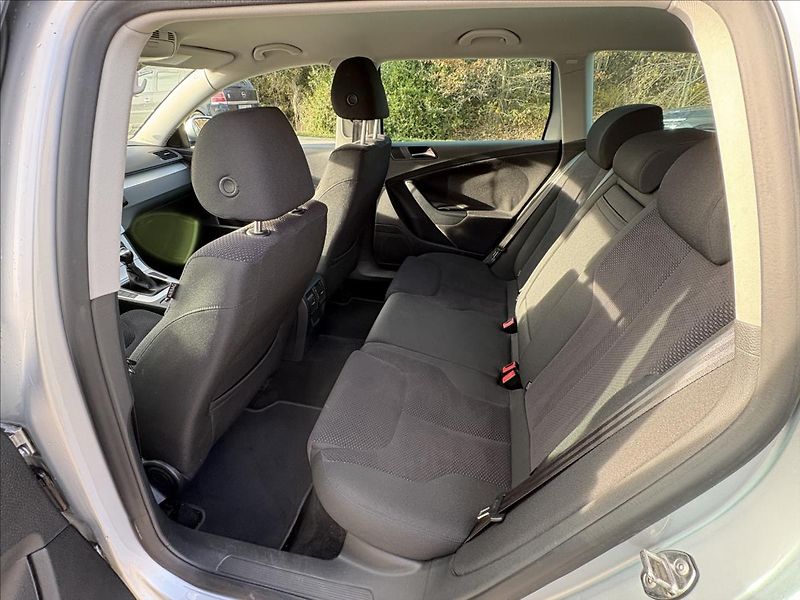 Volkswagen Passat 1,4 TSi 90kW,PDC,Výhřev,OrigKm - fotka 22 z 29