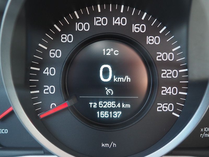 Volvo XC60 (2015) 2.4D D4 AWD - fotka 26 z 34