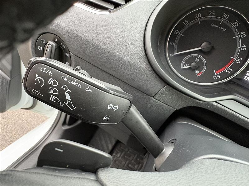 Škoda Octavia 1,6 TDi 85kW DSG,Led,Navi,PDC - fotka 8 z 34