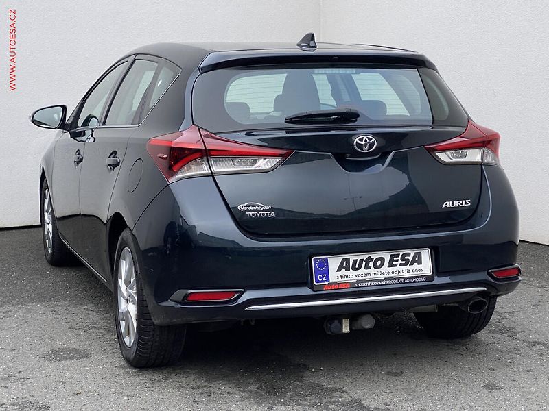 Toyota Auris (2015) 1.2T, Comfort, TZ, kamera - fotka 6 z 18