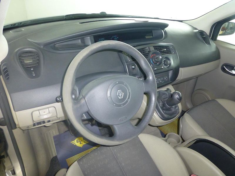 Renault Scénic (2006) 1,6 16V*STŘEŠNÍ NOSIČE**KLIMA* - fotka 12 z 26