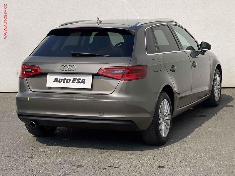 Audi A3 (2014) 1.2 TFSi, Ambiente, bixen - fotka 4 z 18