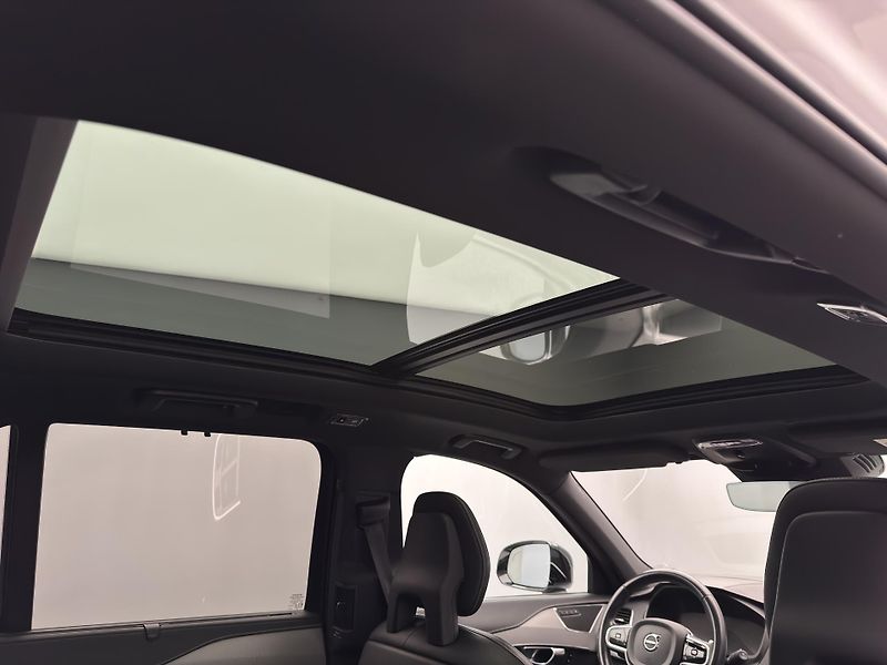 Volvo XC90 B5 AWD R-DESIGN AUT - fotka 28 z 53