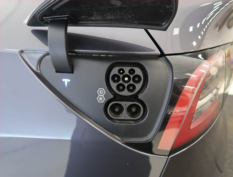 Tesla Model Y (2022) Long Range AWD 79kWh, SoH 89% - fotka 32 z 33