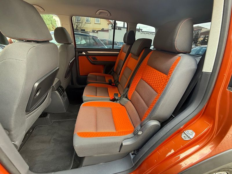 Volkswagen Touran (2011) 2.0 TDI - Cross - fotka 12 z 19