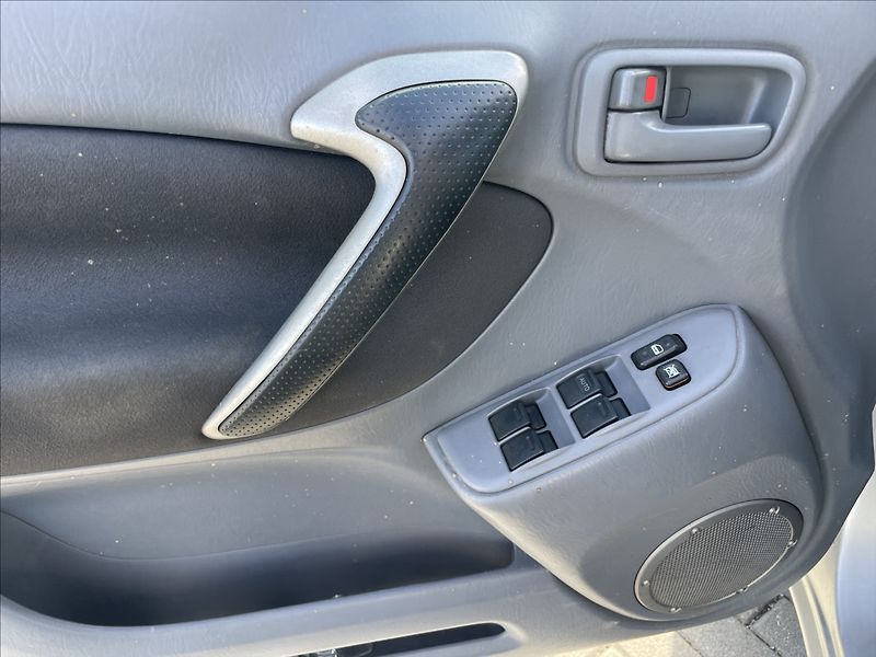 Toyota RAV4 2,0 D-4D 85kw Klima 4x4 po STK - fotka 17 z 23