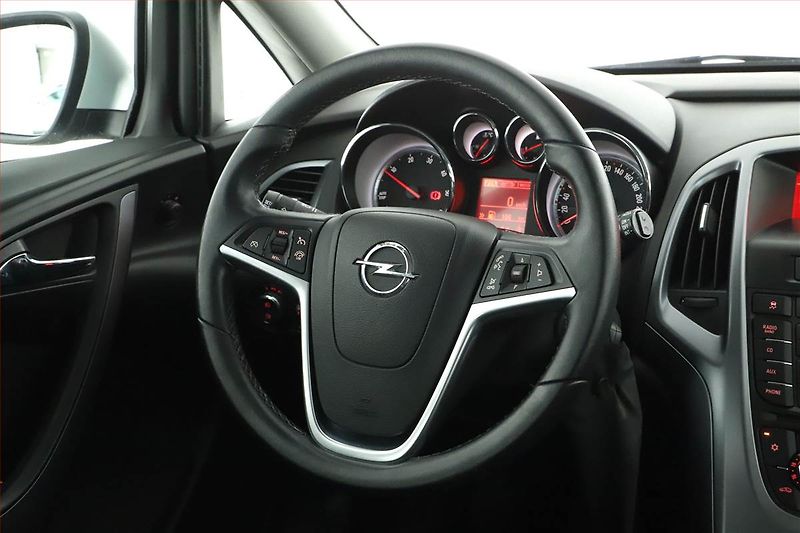Opel Astra (2015) 1.6 CDTI, Tempomat - fotka 11 z 13