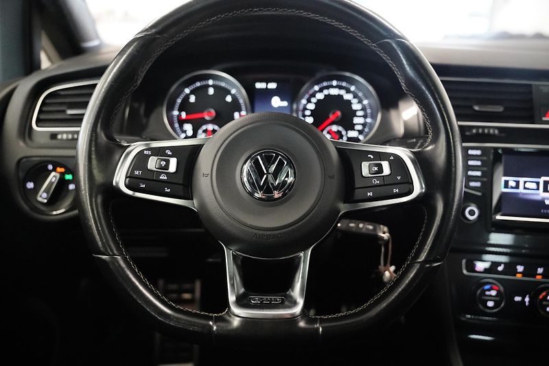 Volkswagen Golf - fotka 17 z 28
